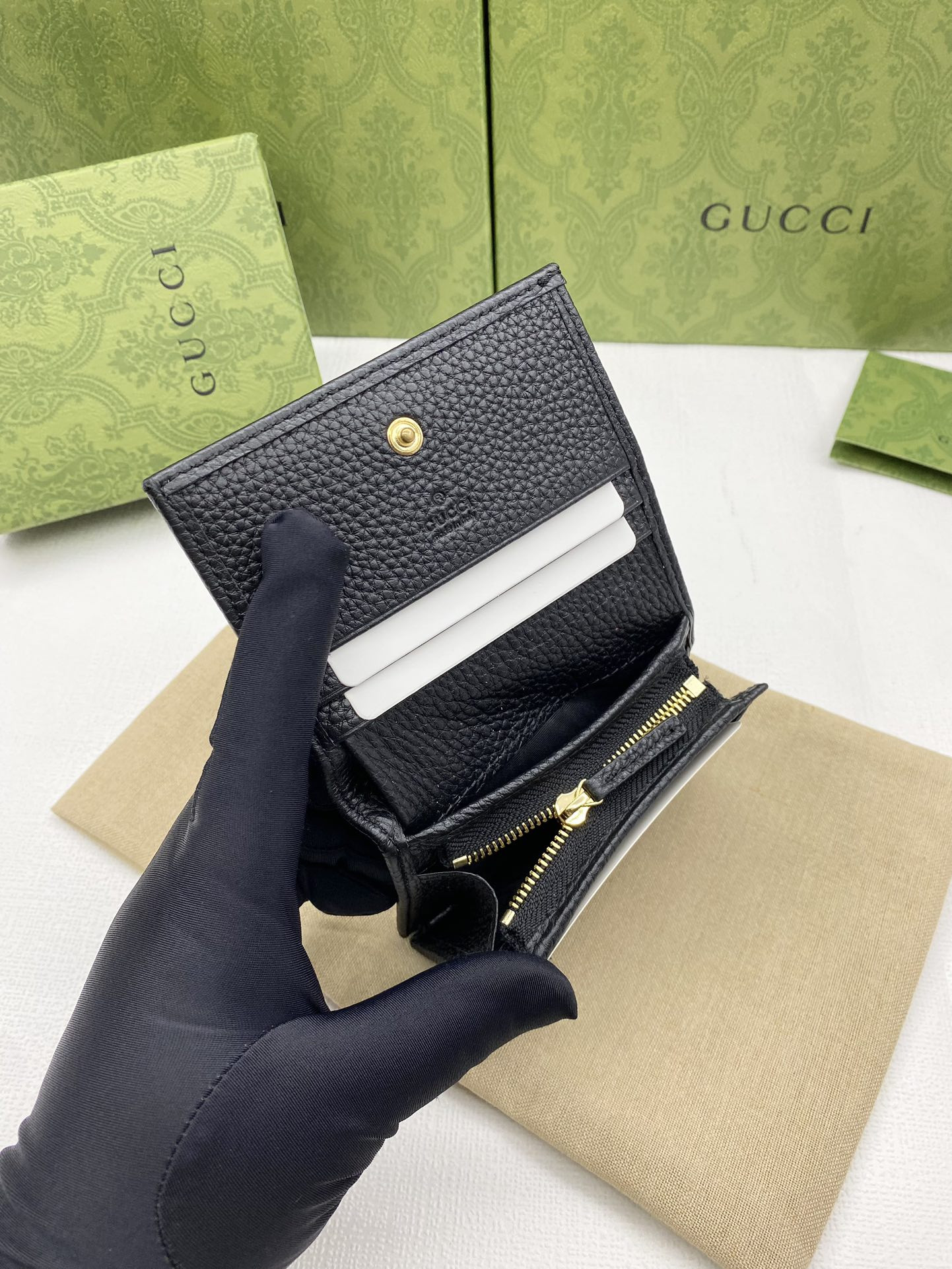 Gvc*1 HUHU card wallet 11x8.5x3cm