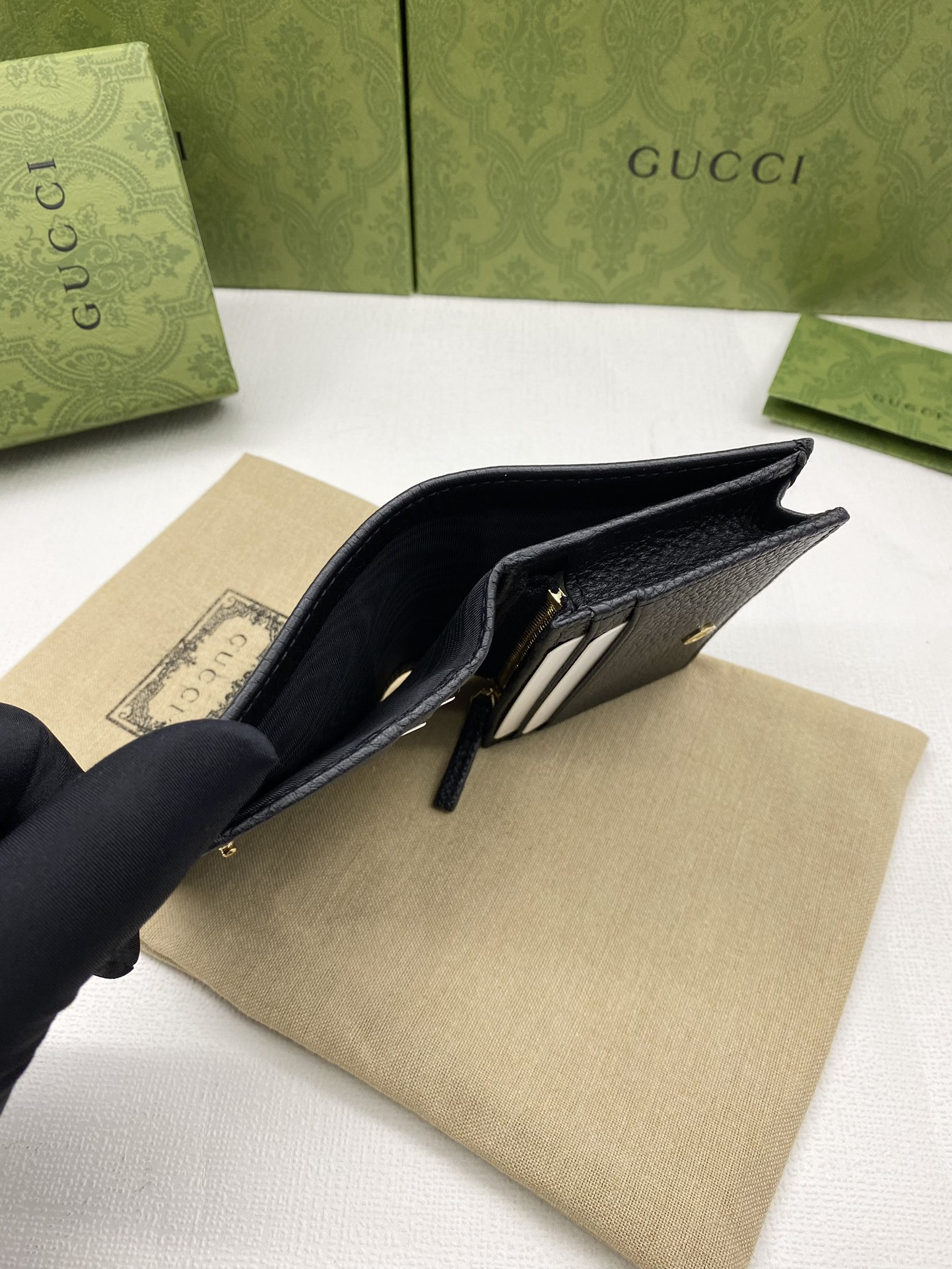 Gvc*1 HUHU card wallet 11x8.5x3cm