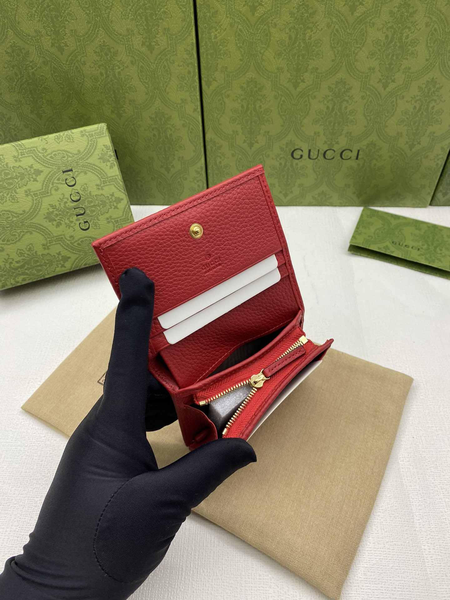 Gvc*1 HUHU card wallet 11x8.5x3cm