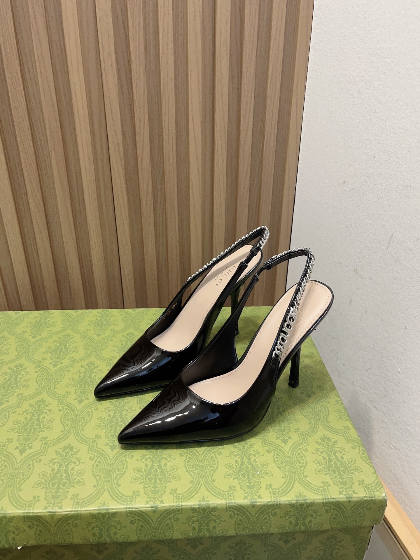 Gvc*1 SIGNORIA SLINGBACK PUMP High