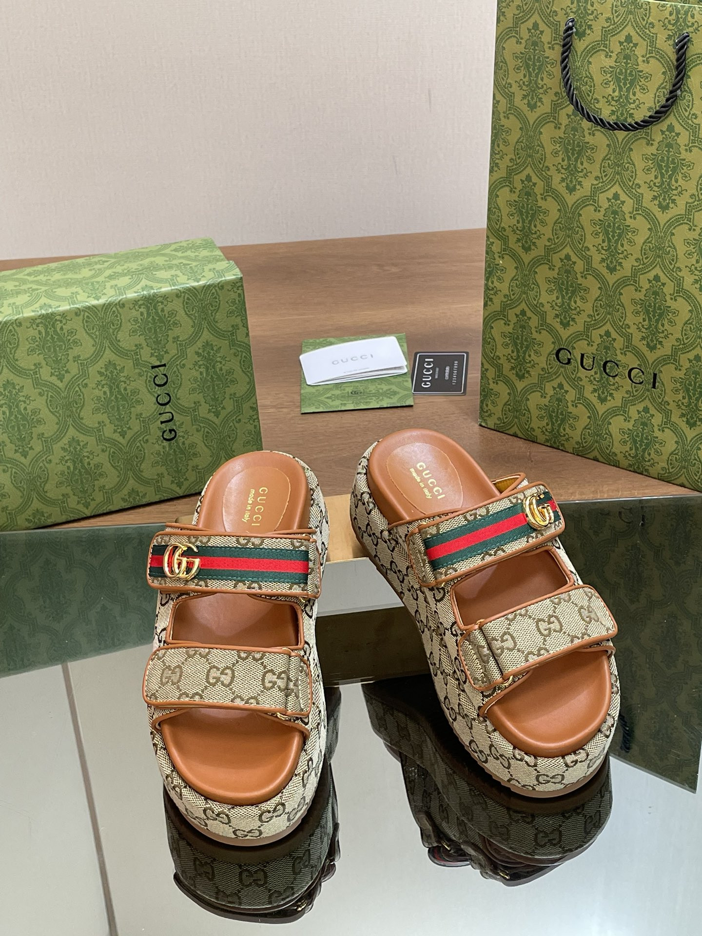 Gvc*1 women's gg platform slide sandal