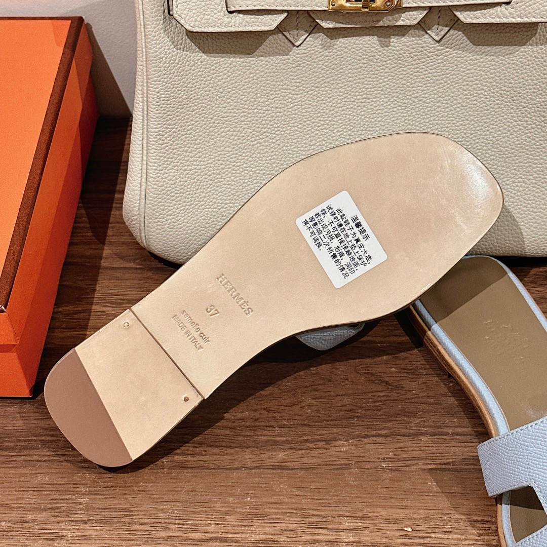 UA H**me5 Oran sandal
