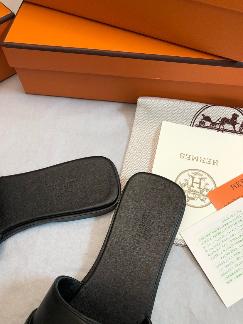 UA H**me5 Giulia sandal