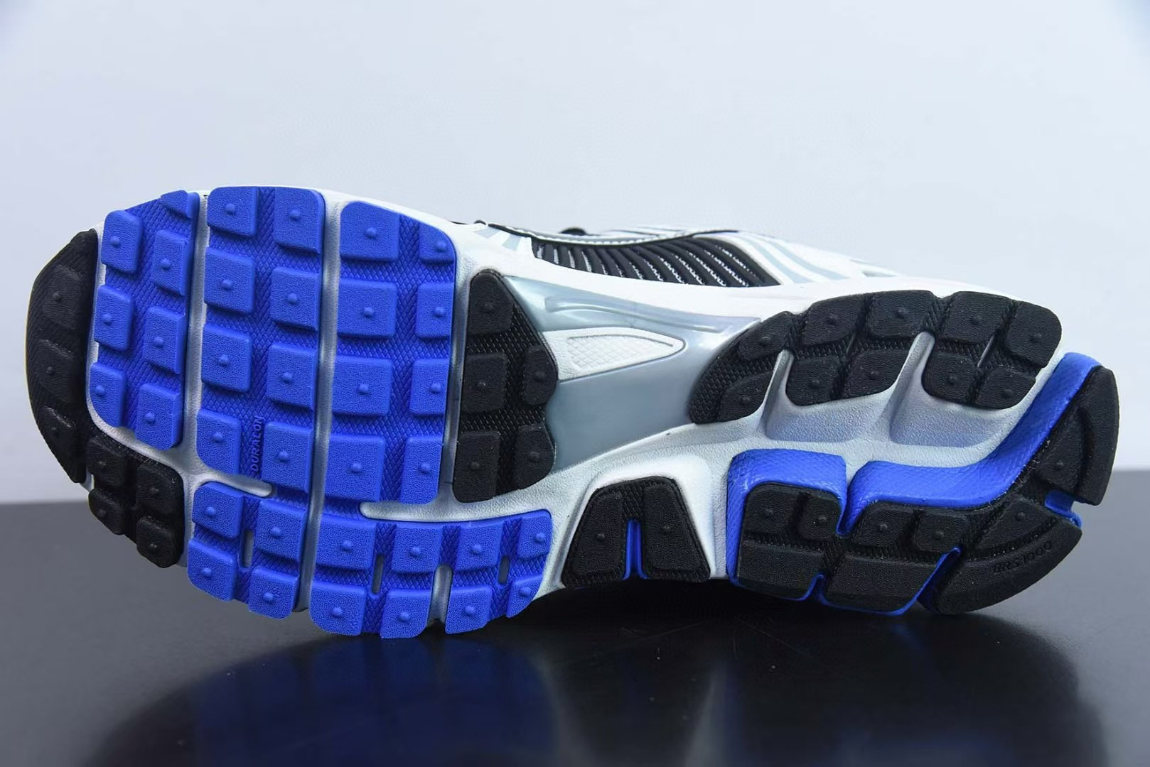 UA Nike Zoom Vomero 5