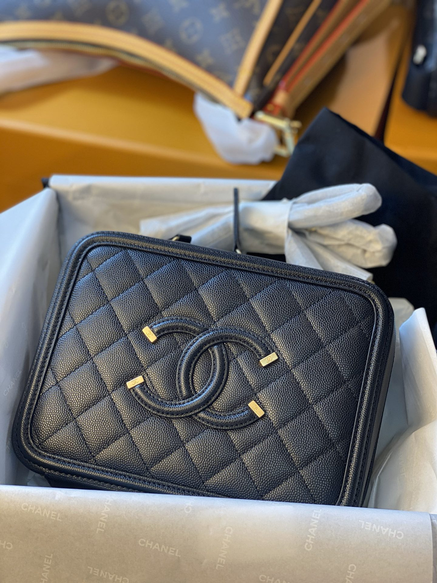 Ch**el VANITY CASE   17x7x13cm