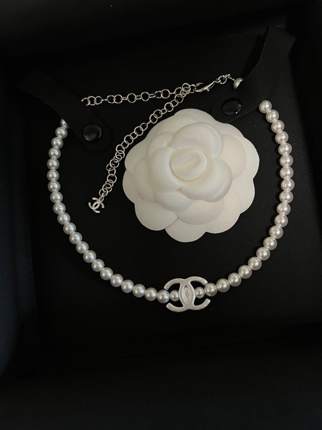 Ch**el necklace