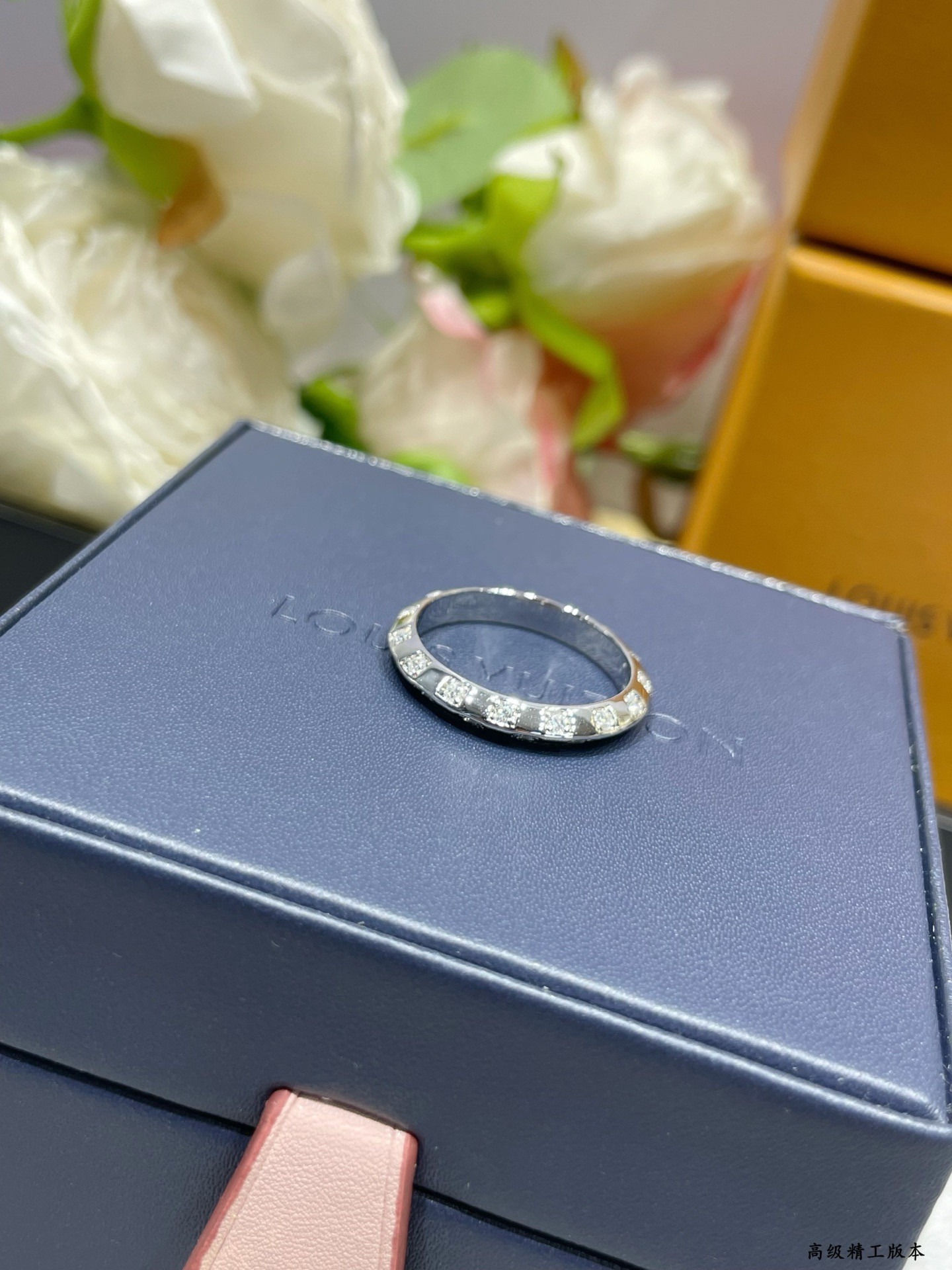 l0vis Vvtt0n ring