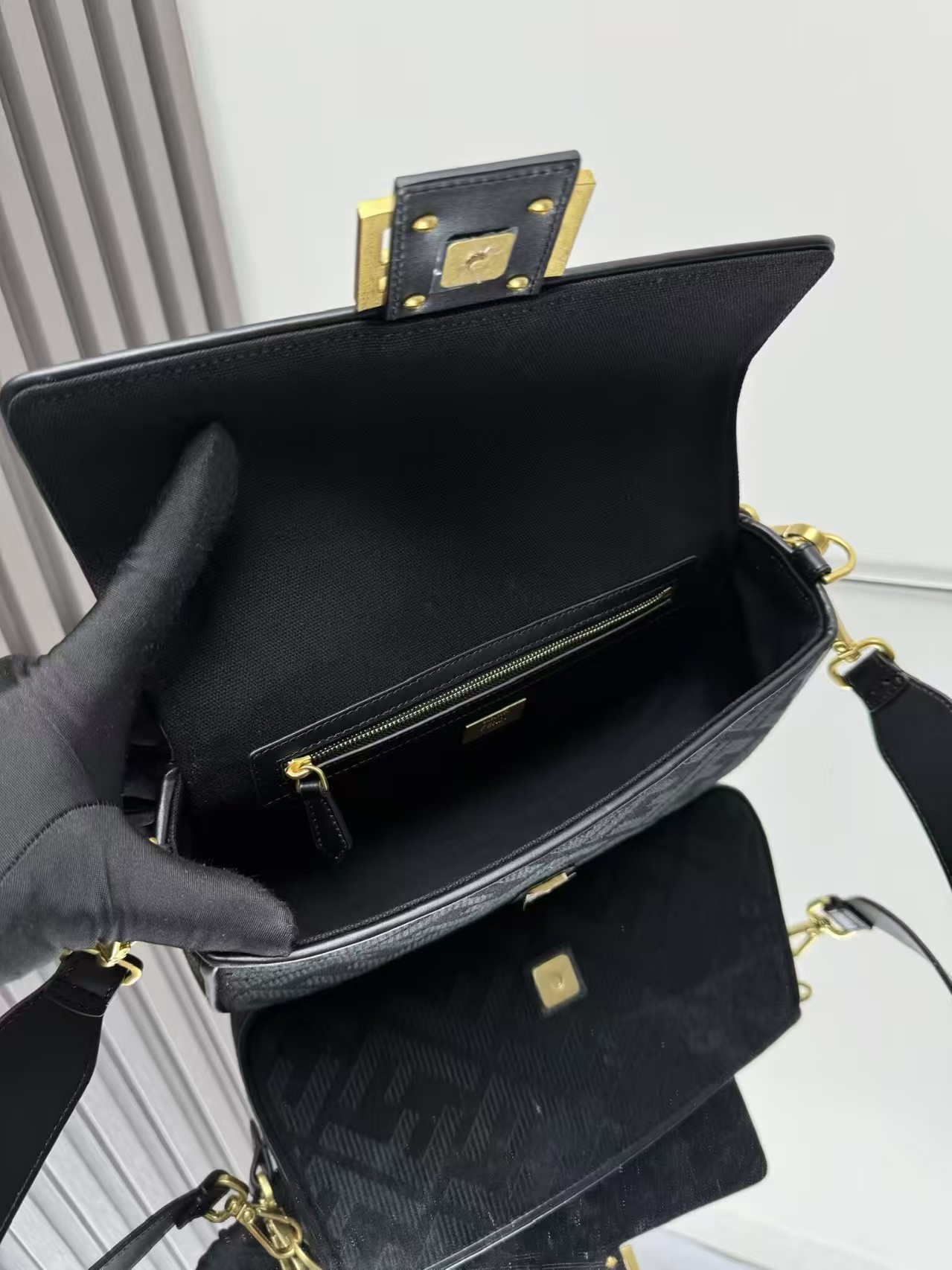 F**di canvas vitello king extra strap ff embroidered baguette 28x6.5x13.5cm