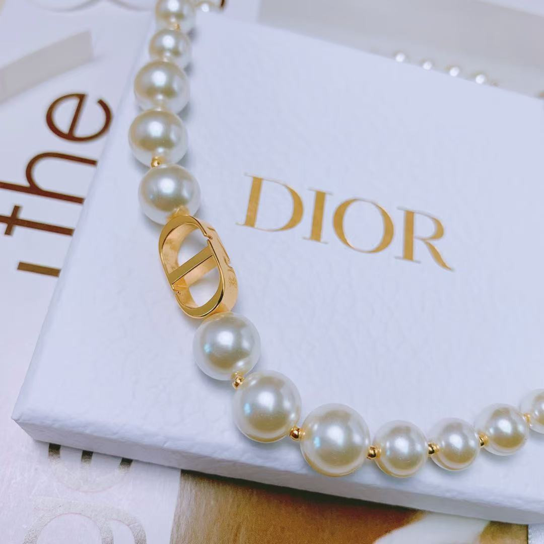 D10r necklace