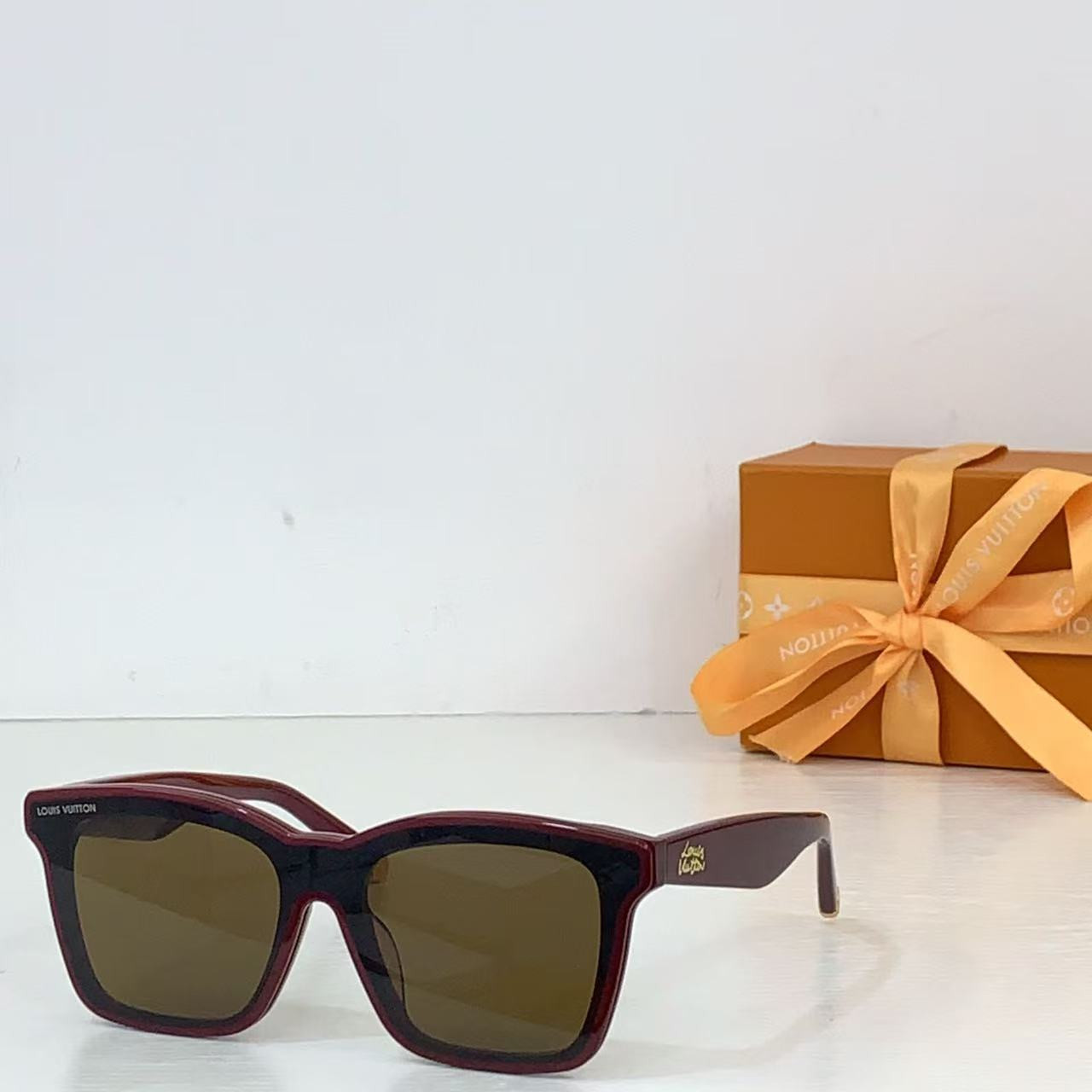 l0vis Vvtt0n script square sunglasses z2970w