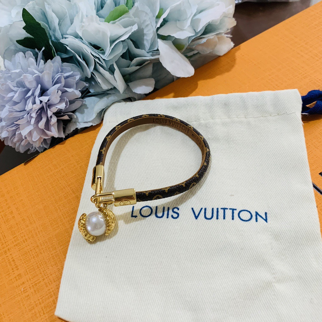 l0vis Vvtt0n bracelet
