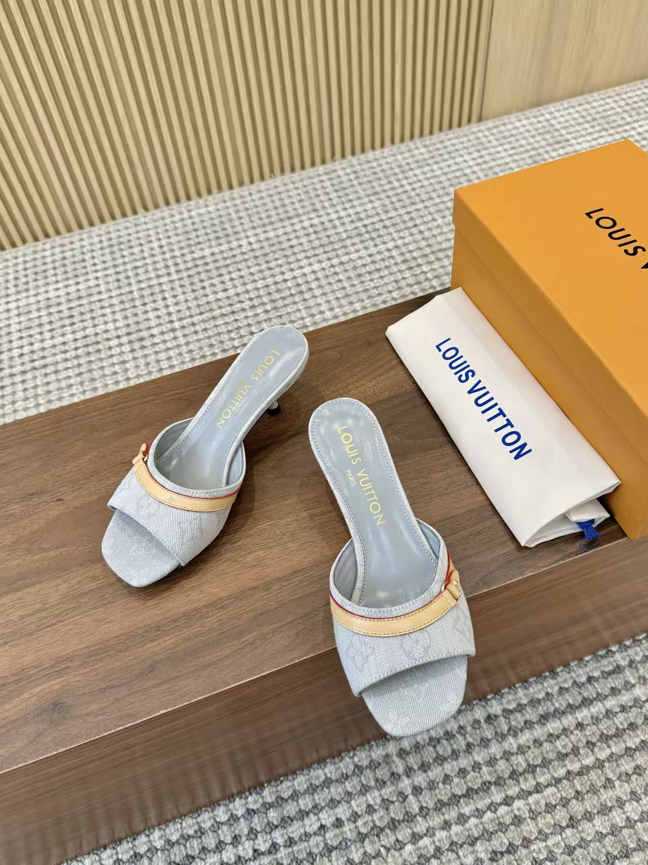 UA LV 6AM Mule