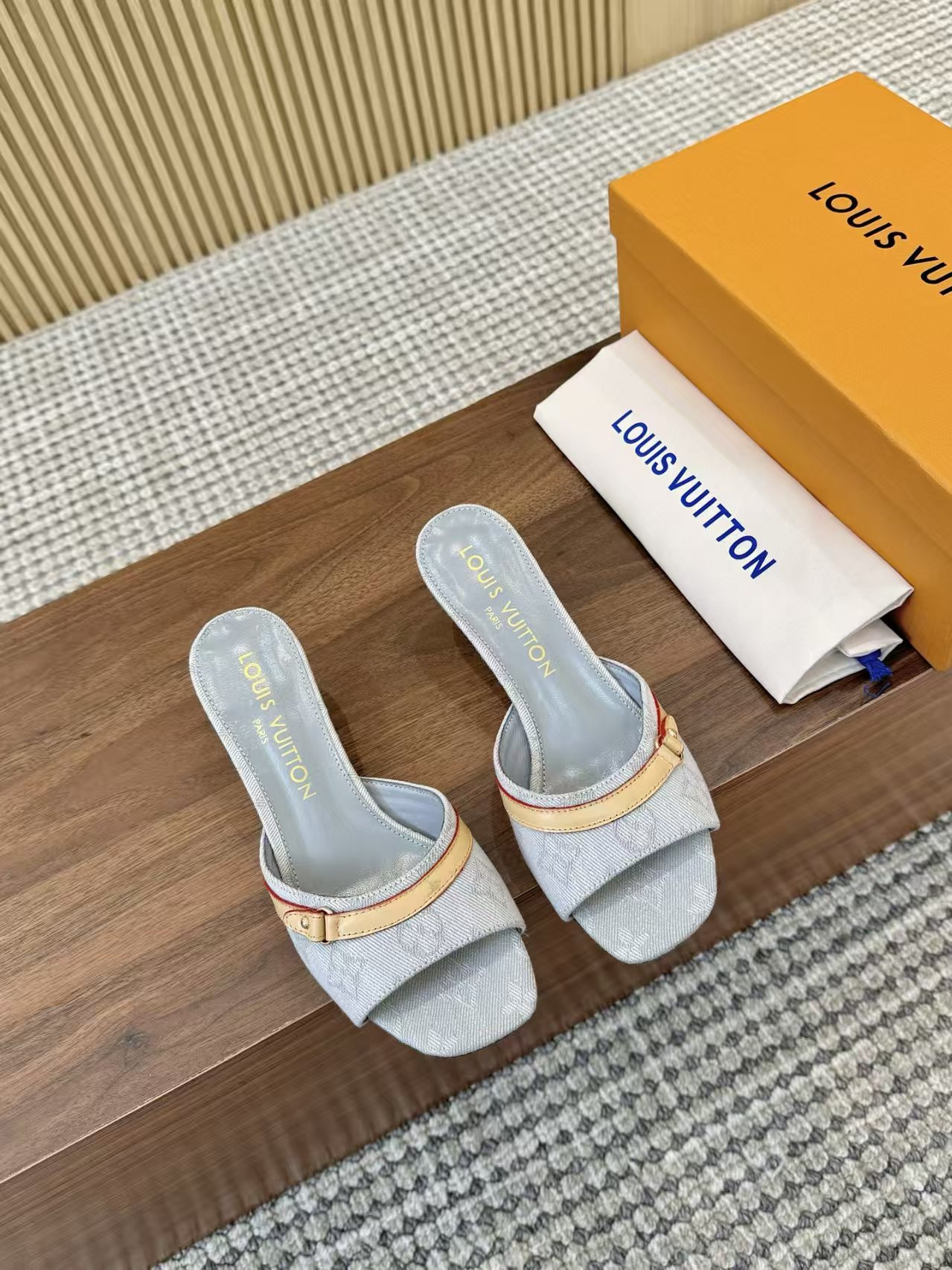 UA LV 6AM Mule