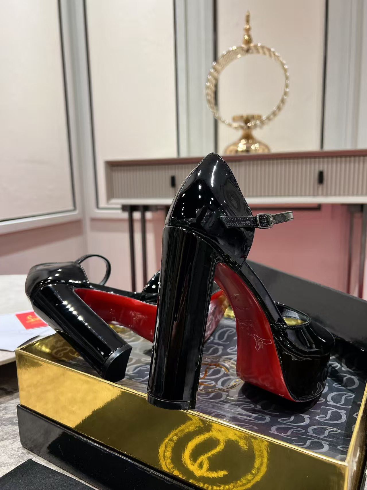 ua Chr1st1an louboutin sandals