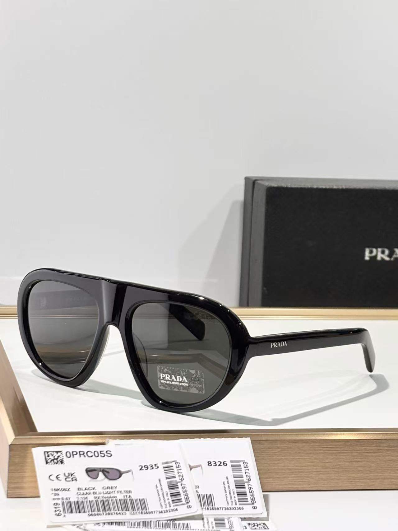 Pra*a glasses