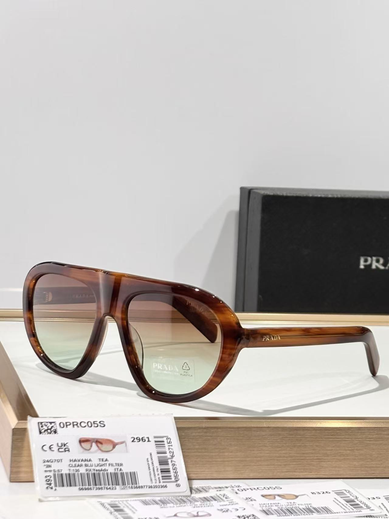 Pra*a glasses