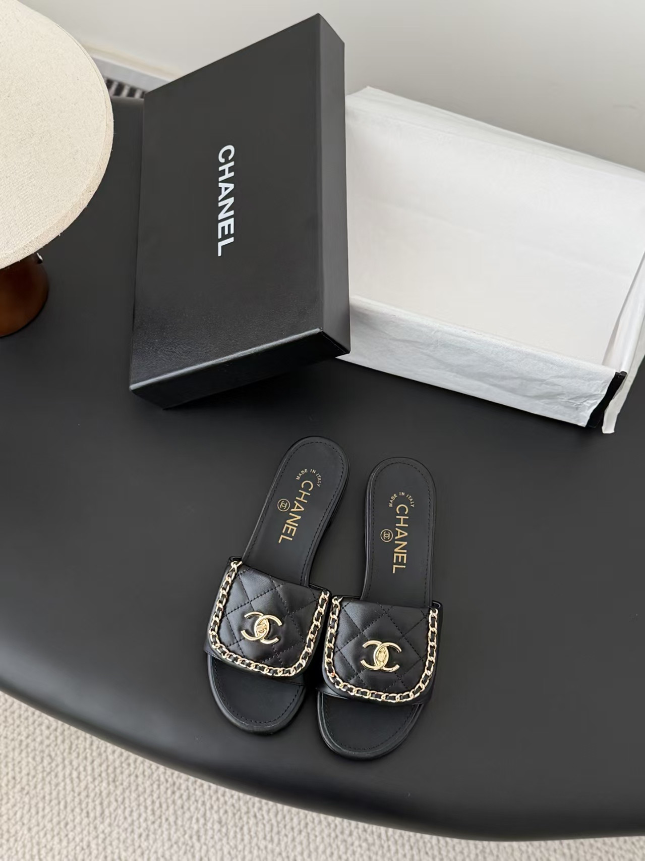 ua Ch**el slippers