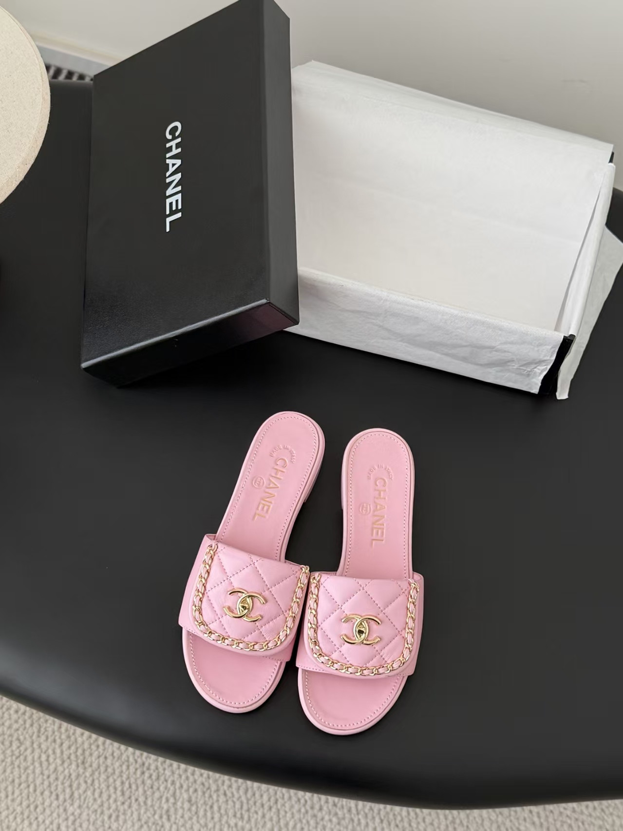 ua Ch**el slippers