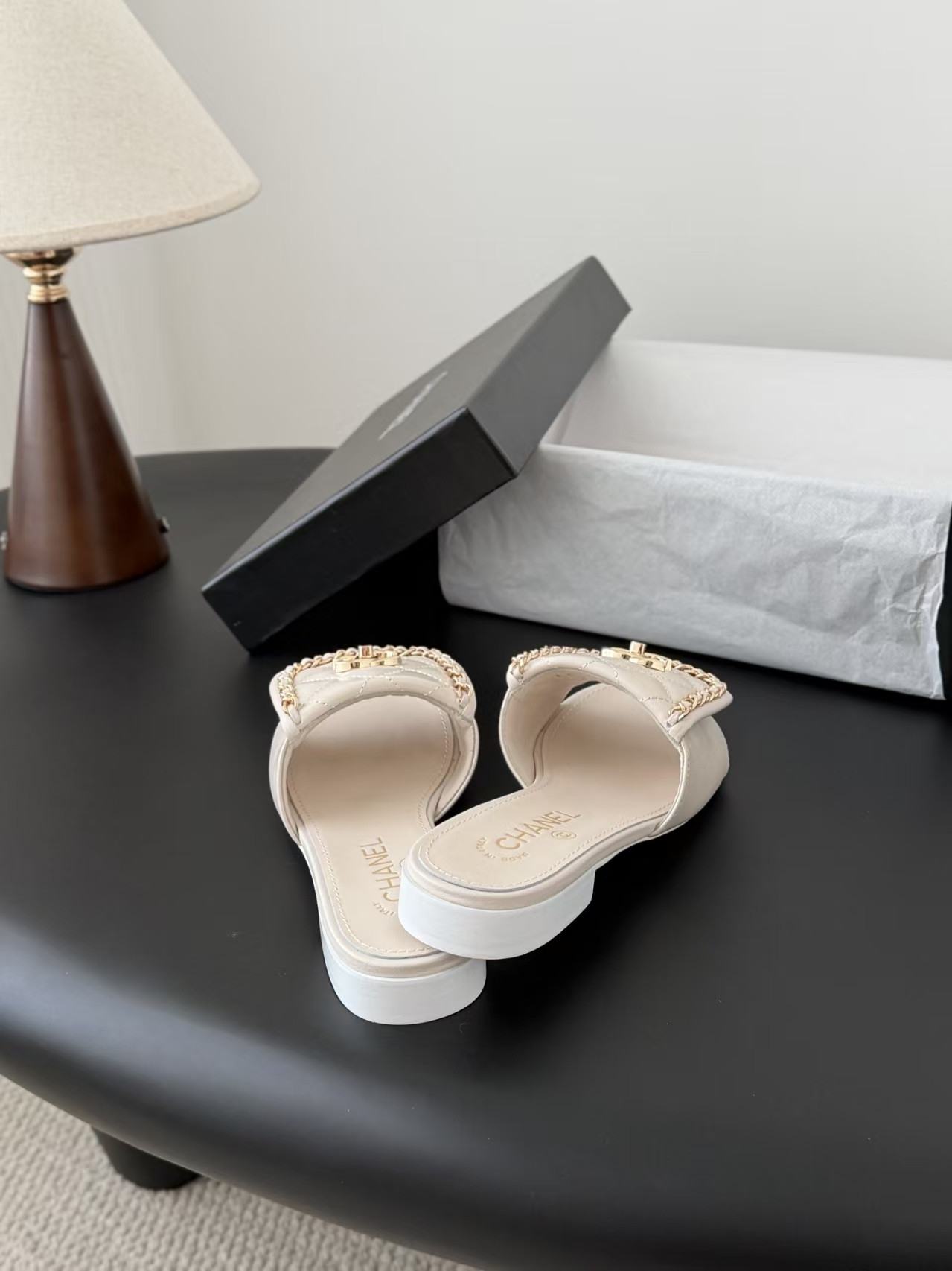ua Ch**el slippers