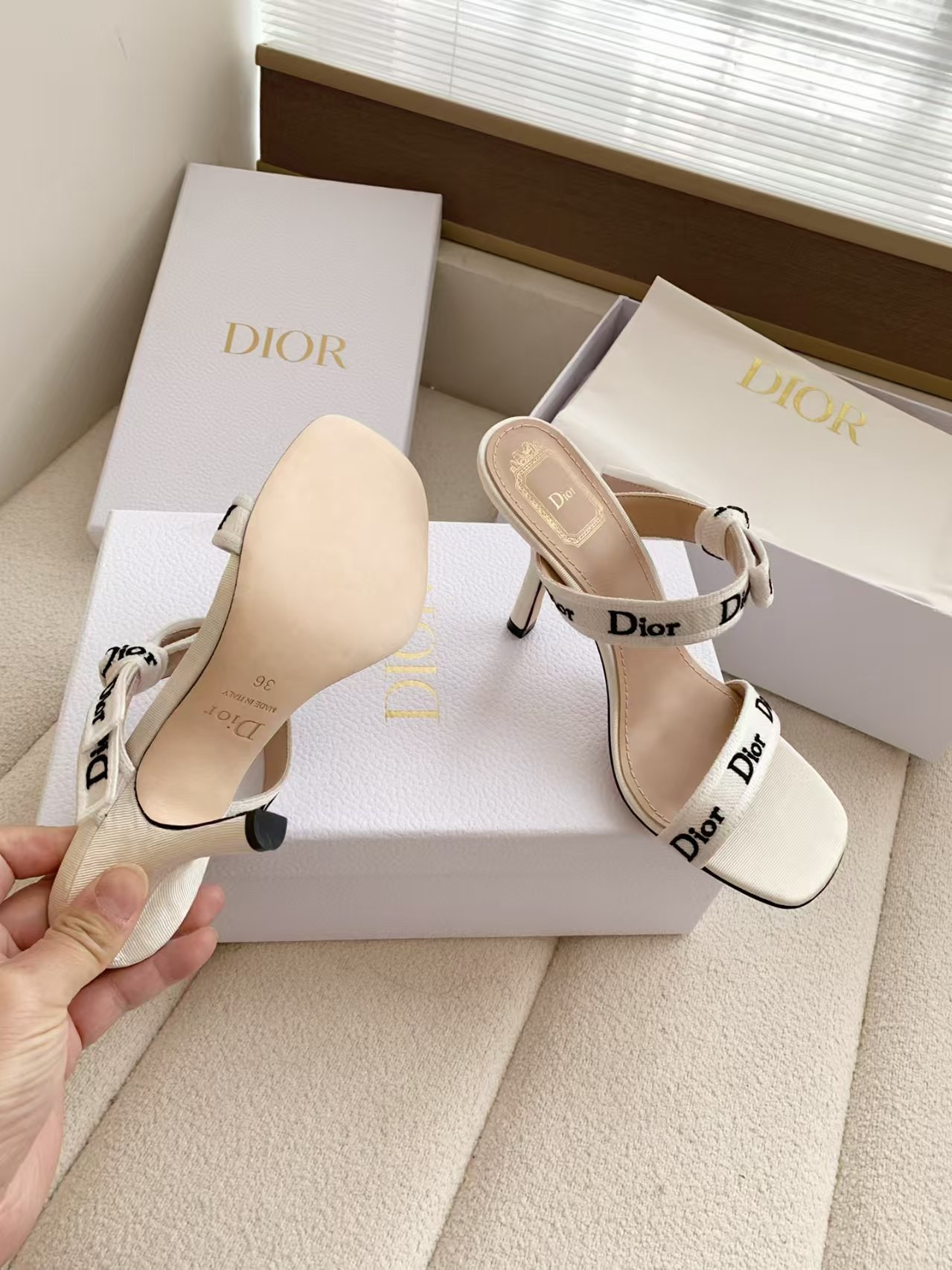 ua D10r heeled sandal