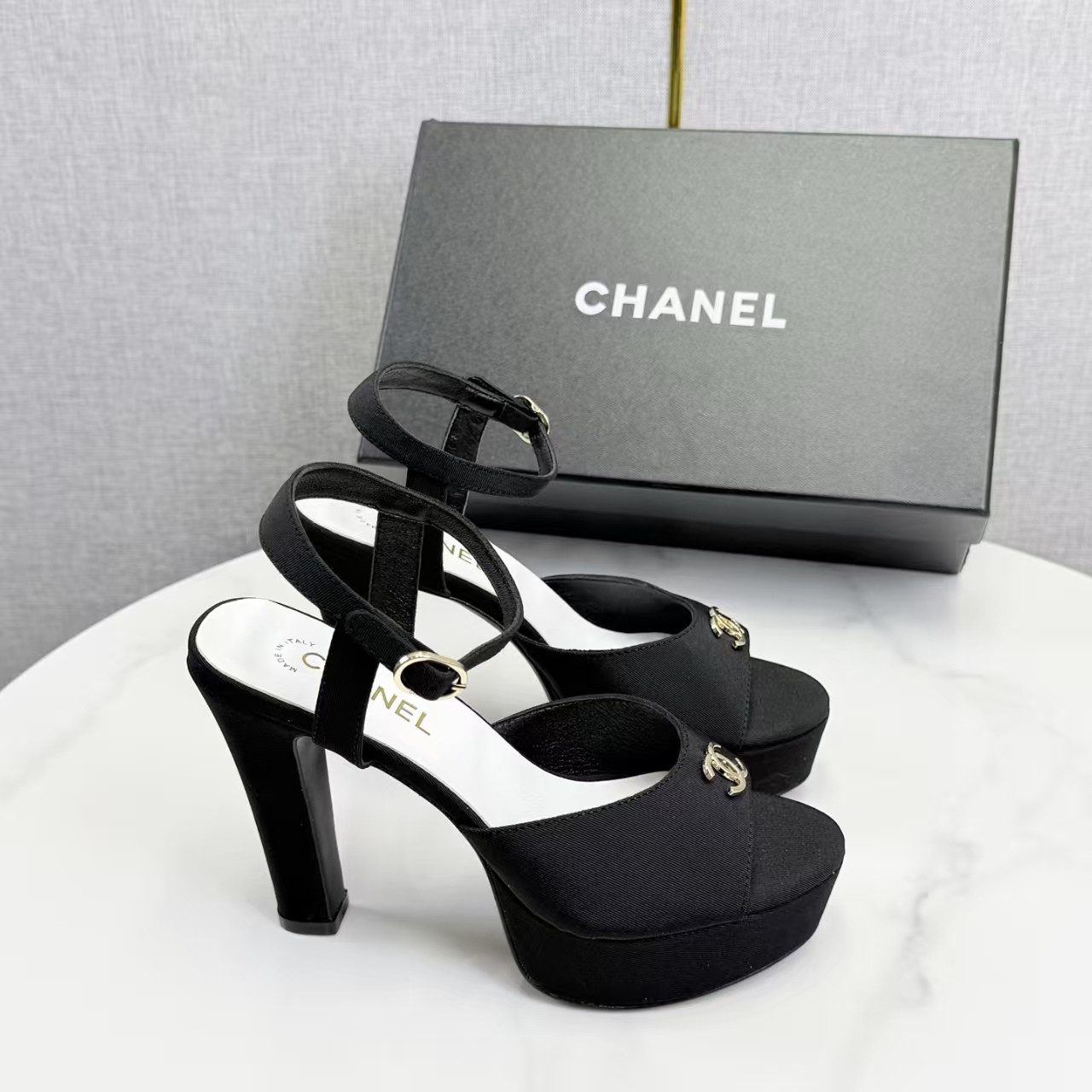 ua Ch**el sandals 11cm heel