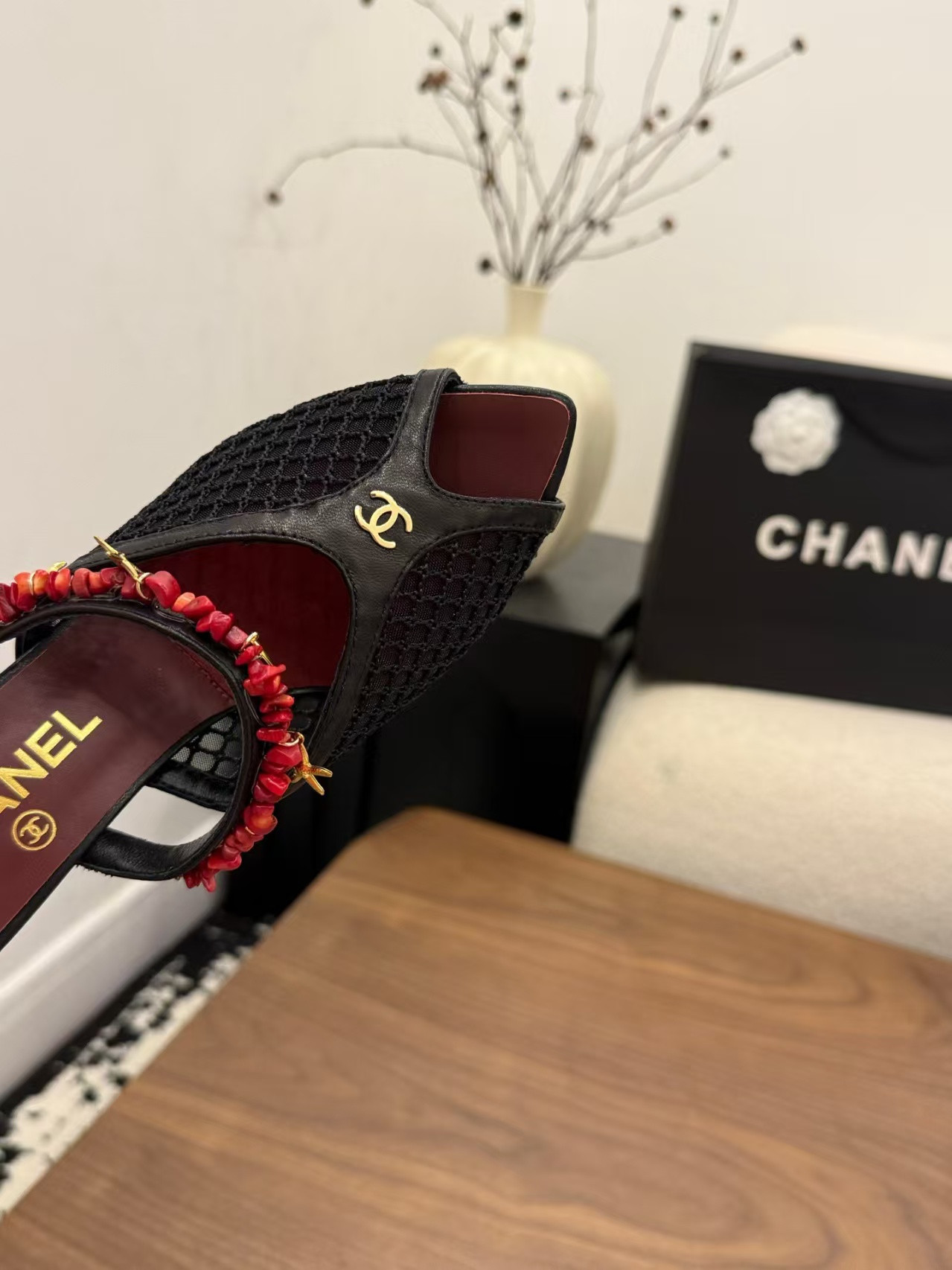 ua Ch**el sandals