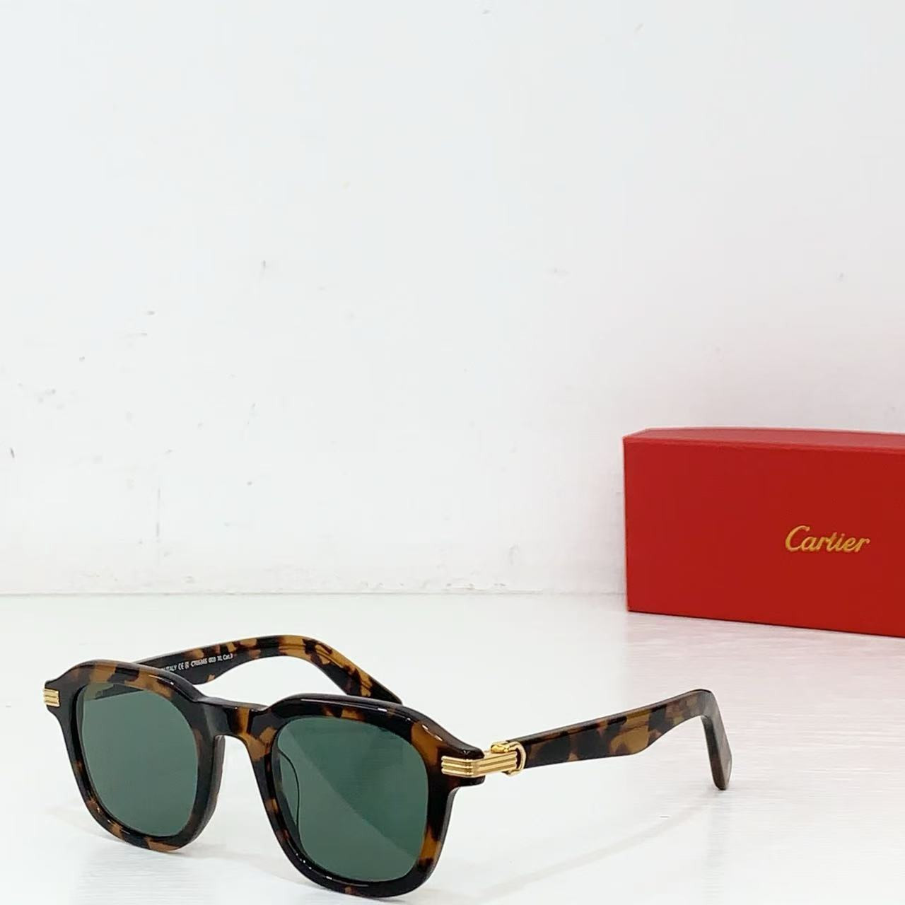 Ca*t1er glasses