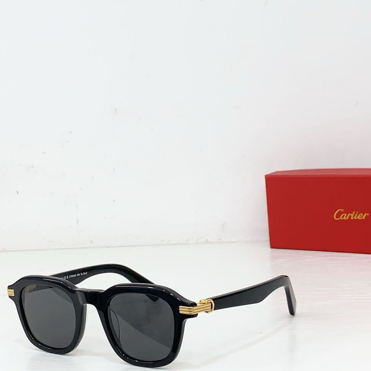 Ca*t1er glasses