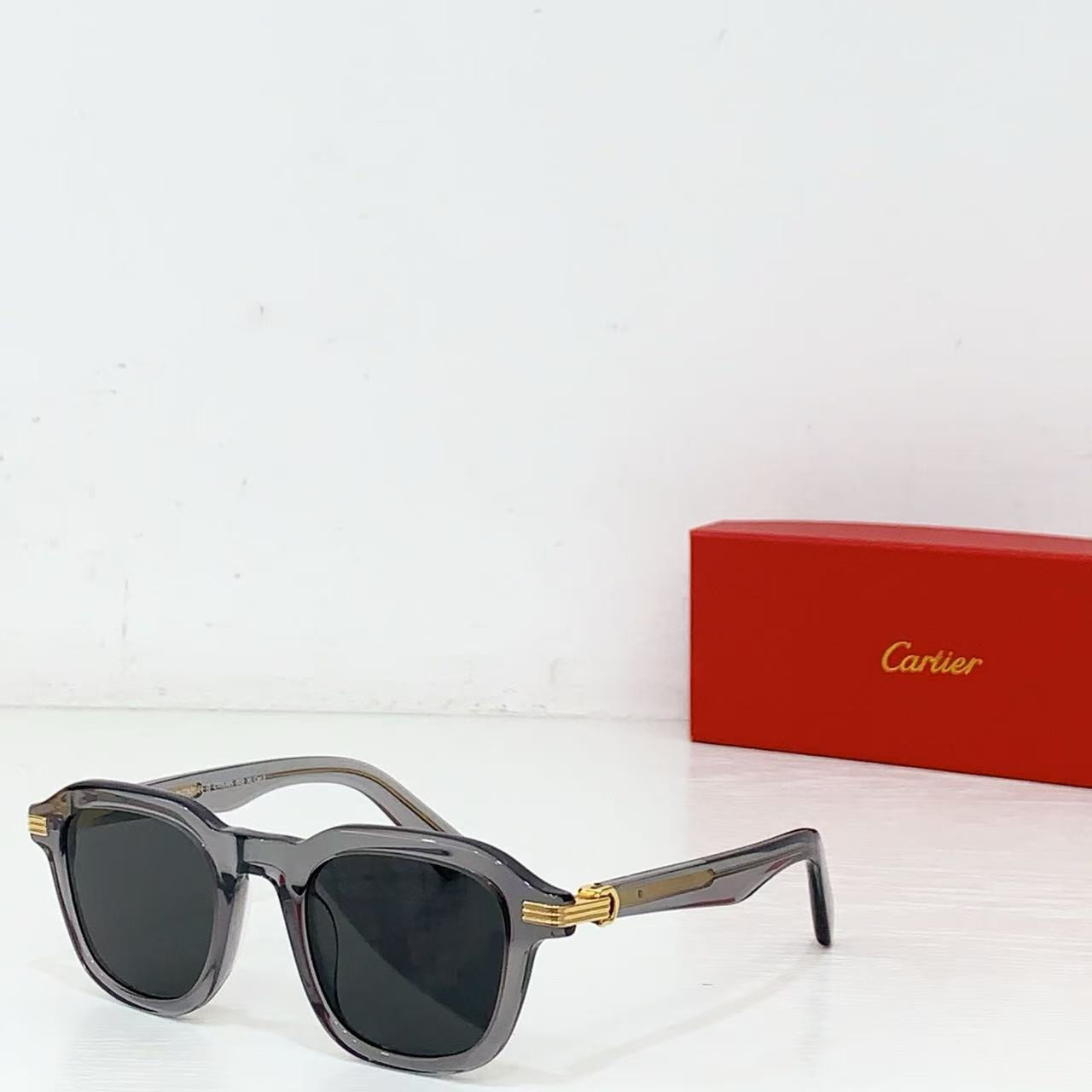 Ca*t1er glasses
