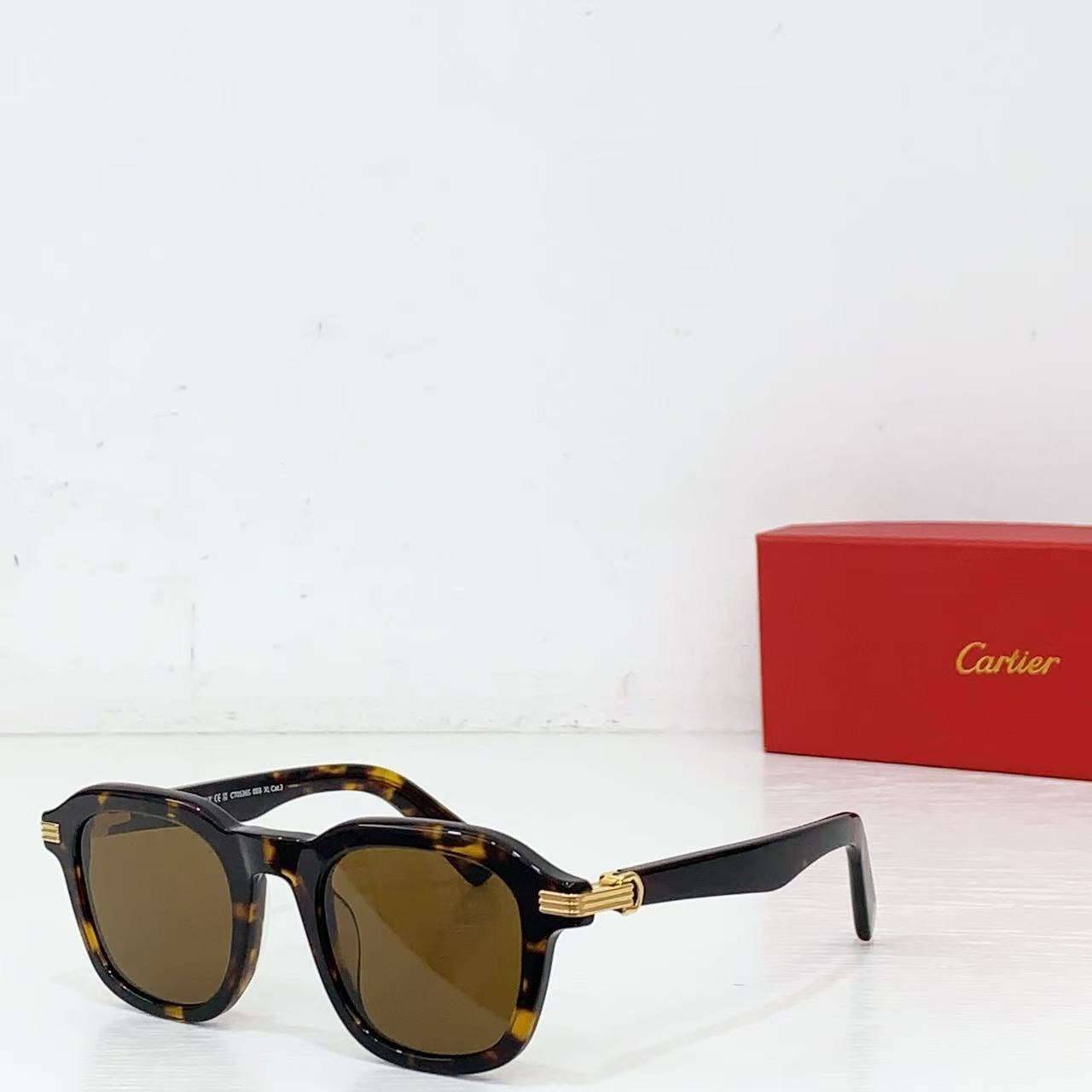 Ca*t1er glasses