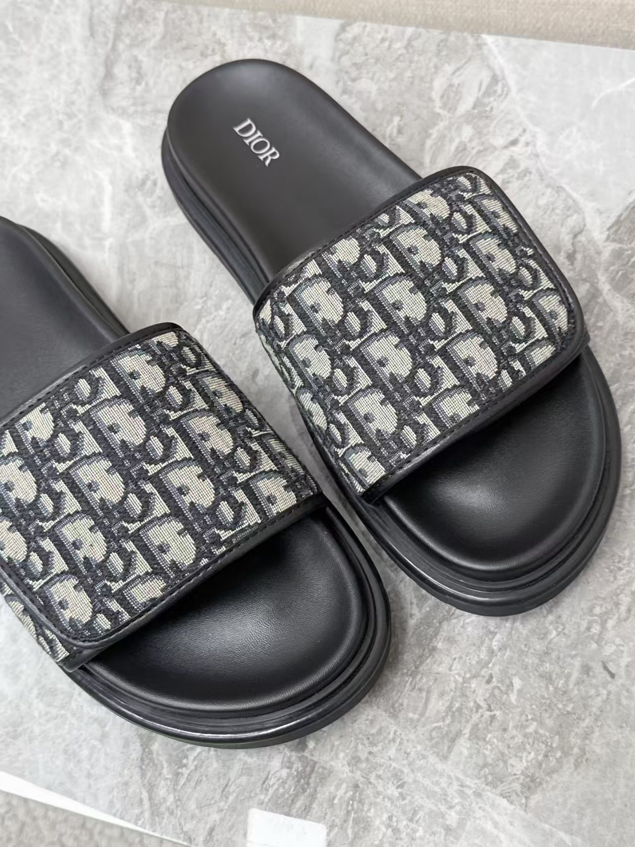 ua D10r aqua sandal