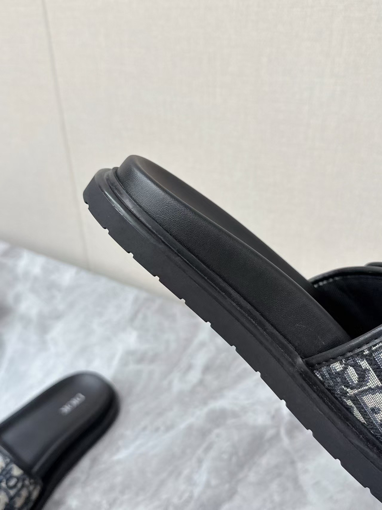 ua D10r aqua sandal
