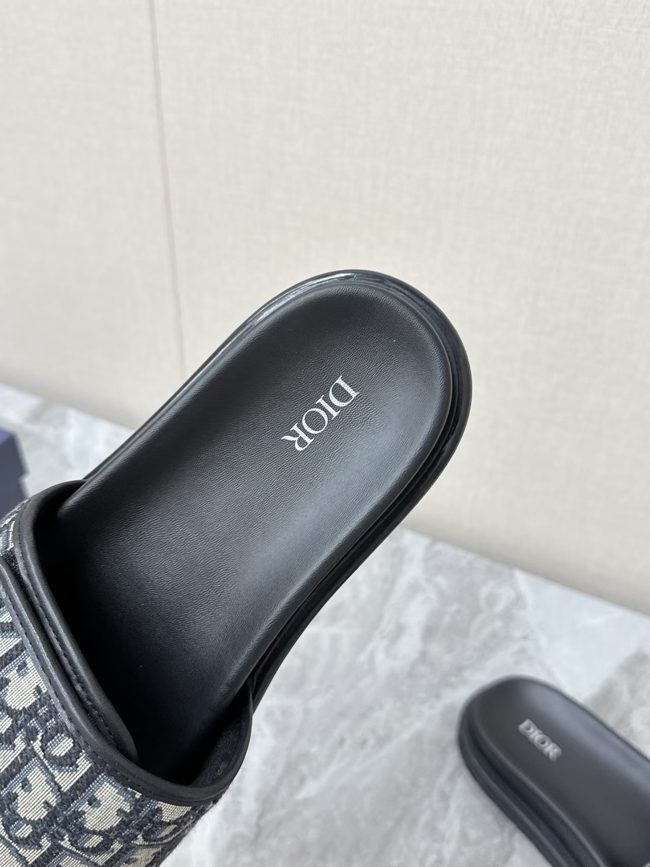 ua D10r aqua sandal