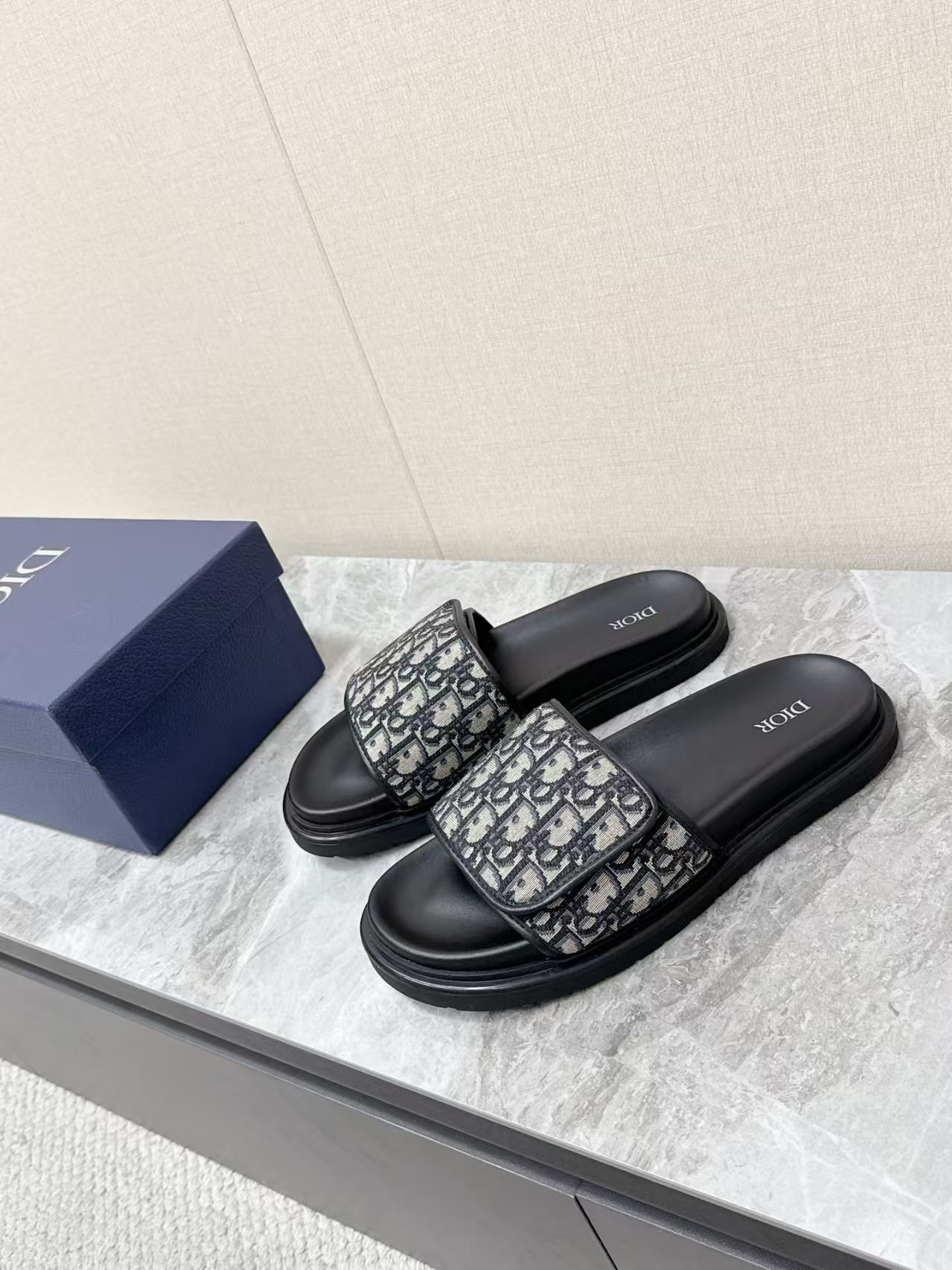 ua D10r aqua sandal