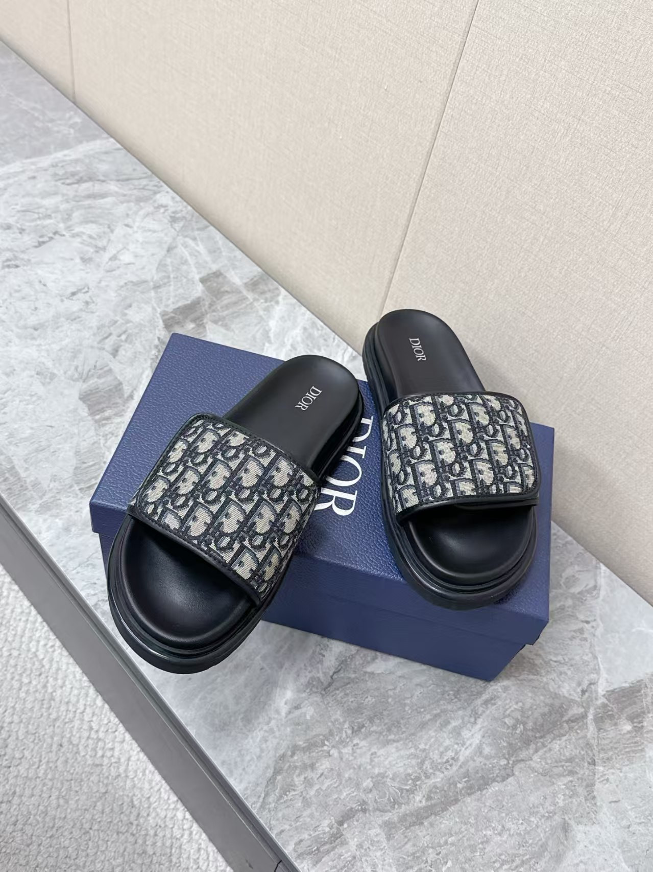 ua D10r aqua sandal