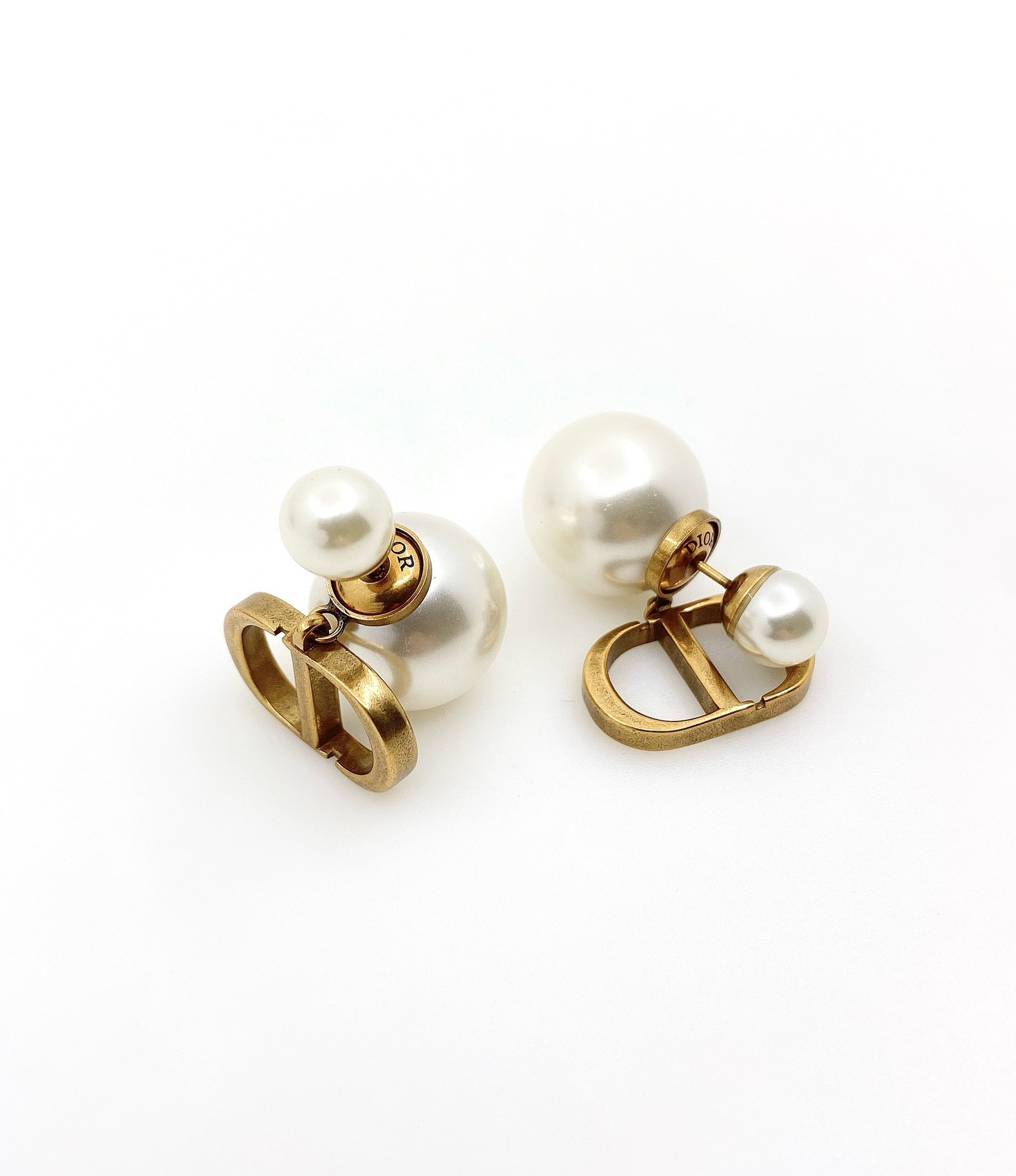 D10r earrings