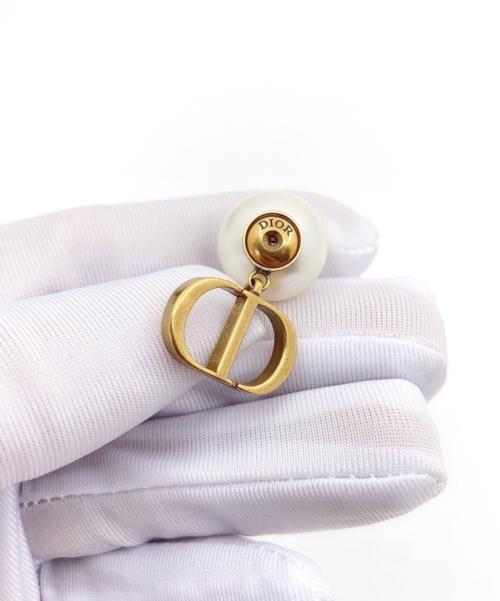 D10r earrings