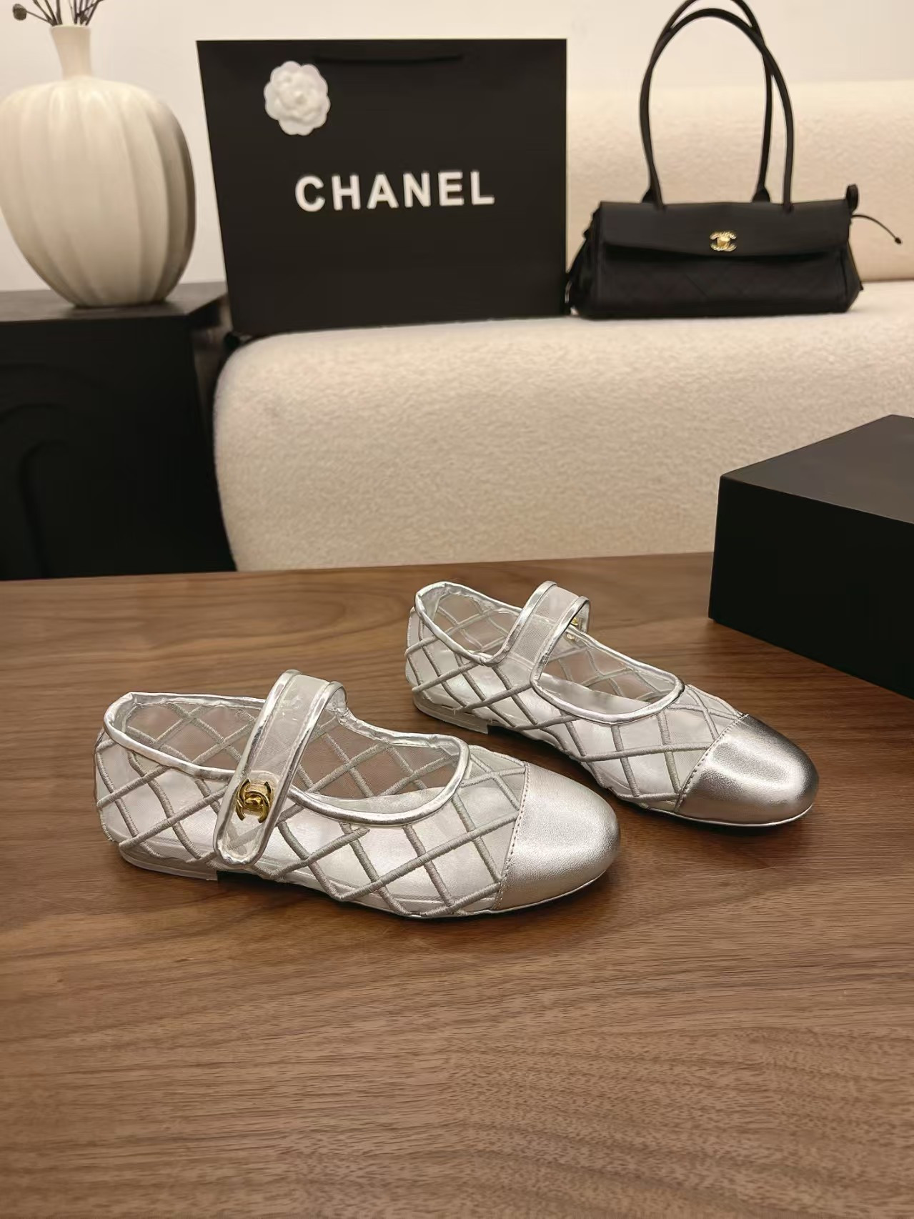 ua Ch**el mary jane ballet flats