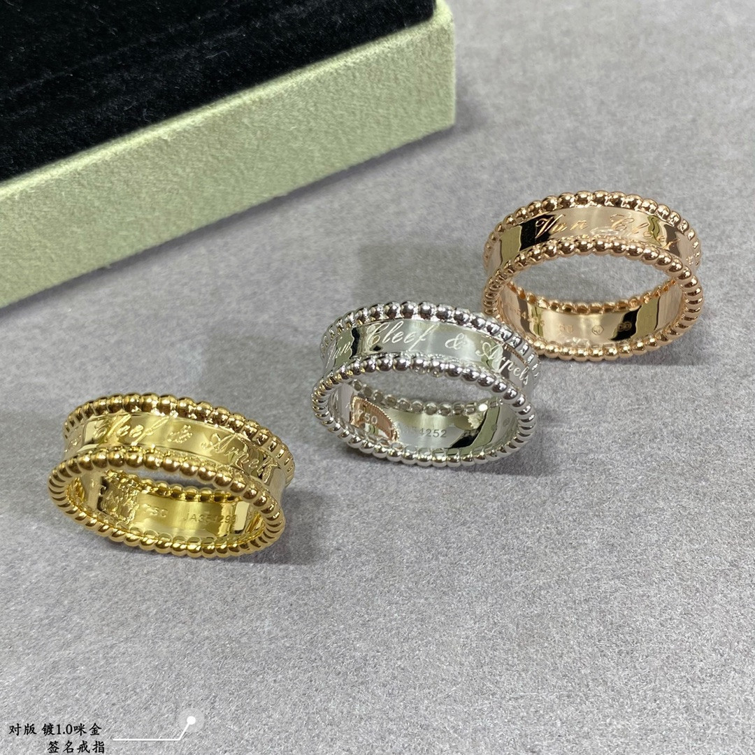 V*n Cl**f & Arpels sign Ring