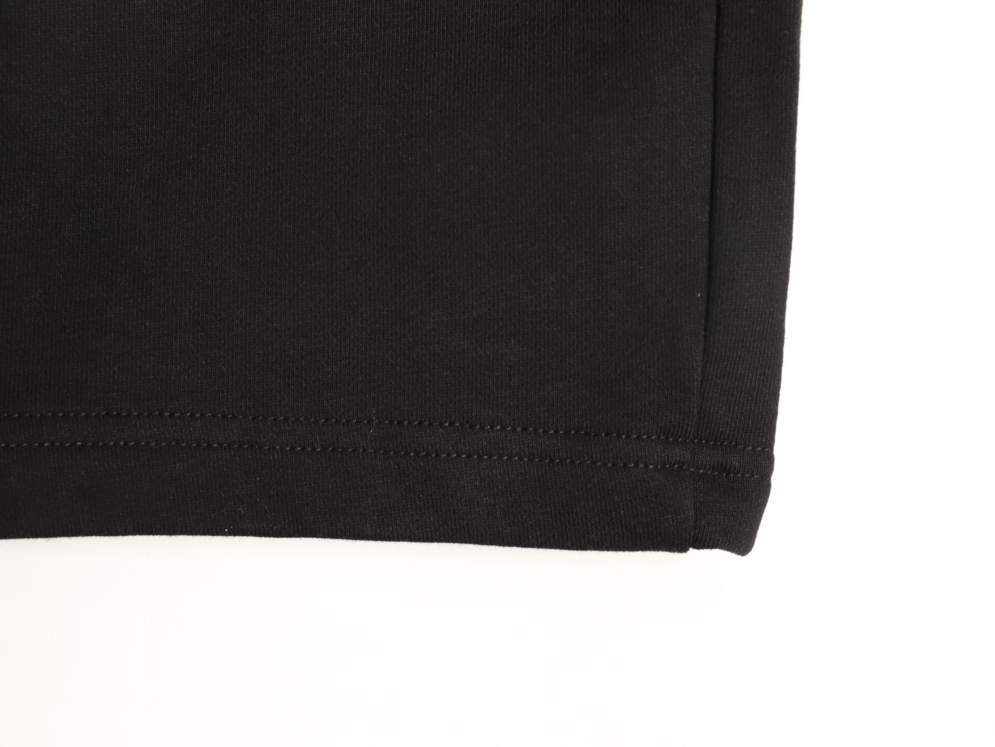 l0vis Vvtt0n 26ss shorts