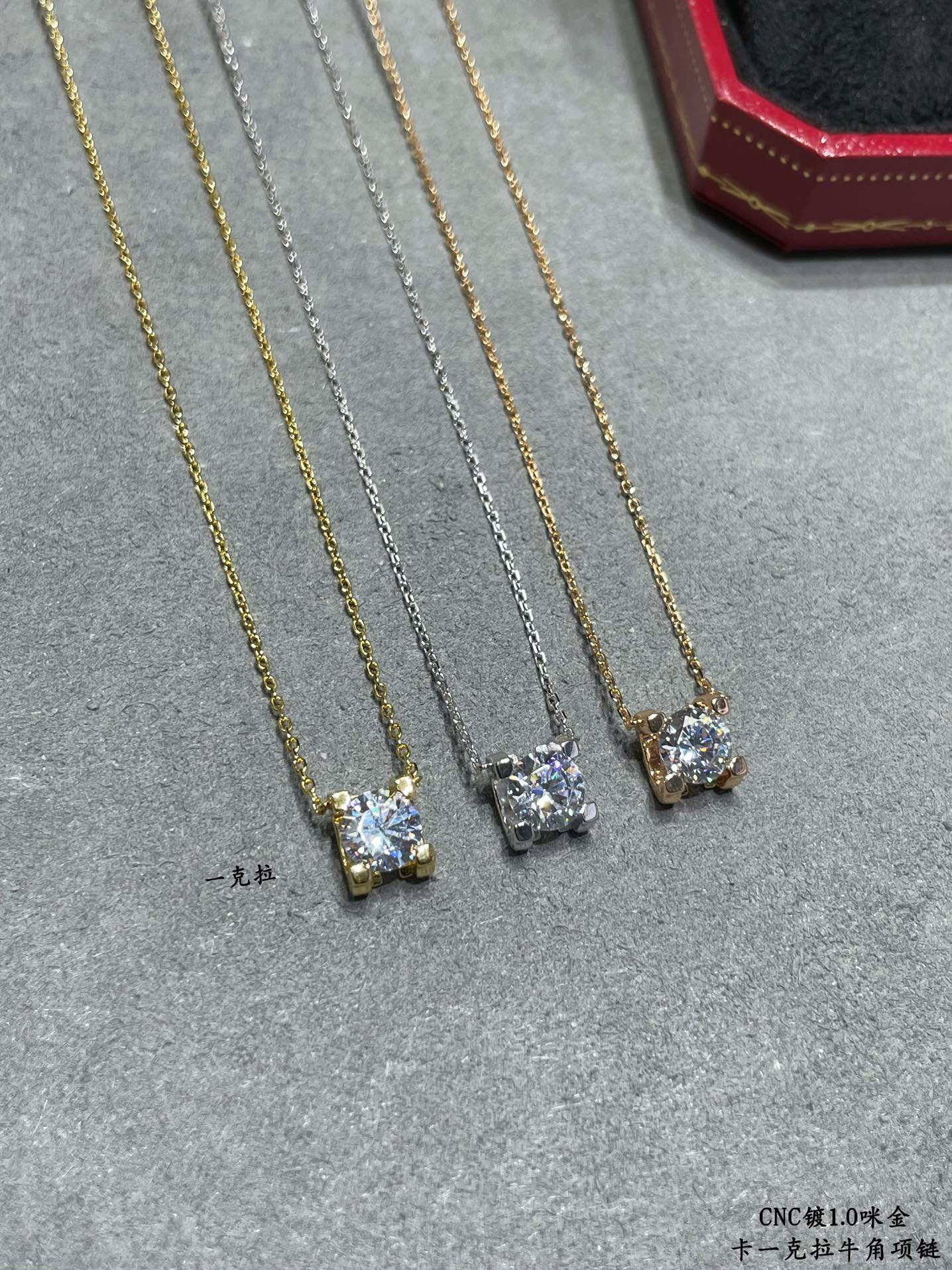 Ca*t1er One carat Horn Necklace