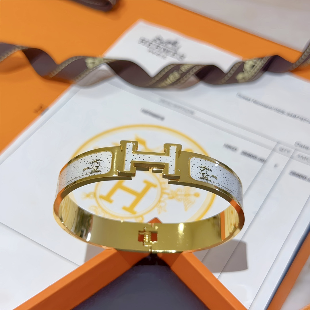 H**me5 enamel bracelet