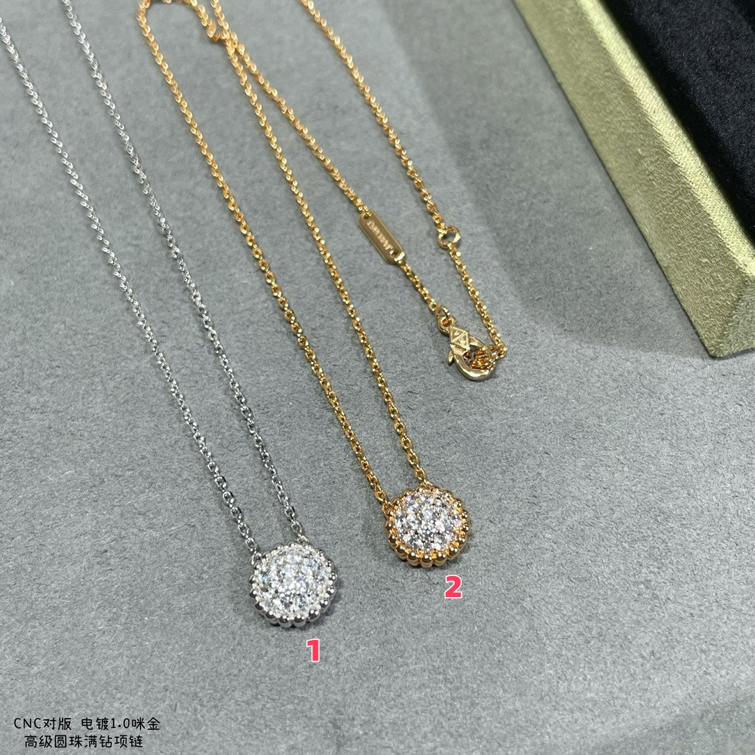 V*n Cl**f & Arpels round bead full D1am0nd necklace
