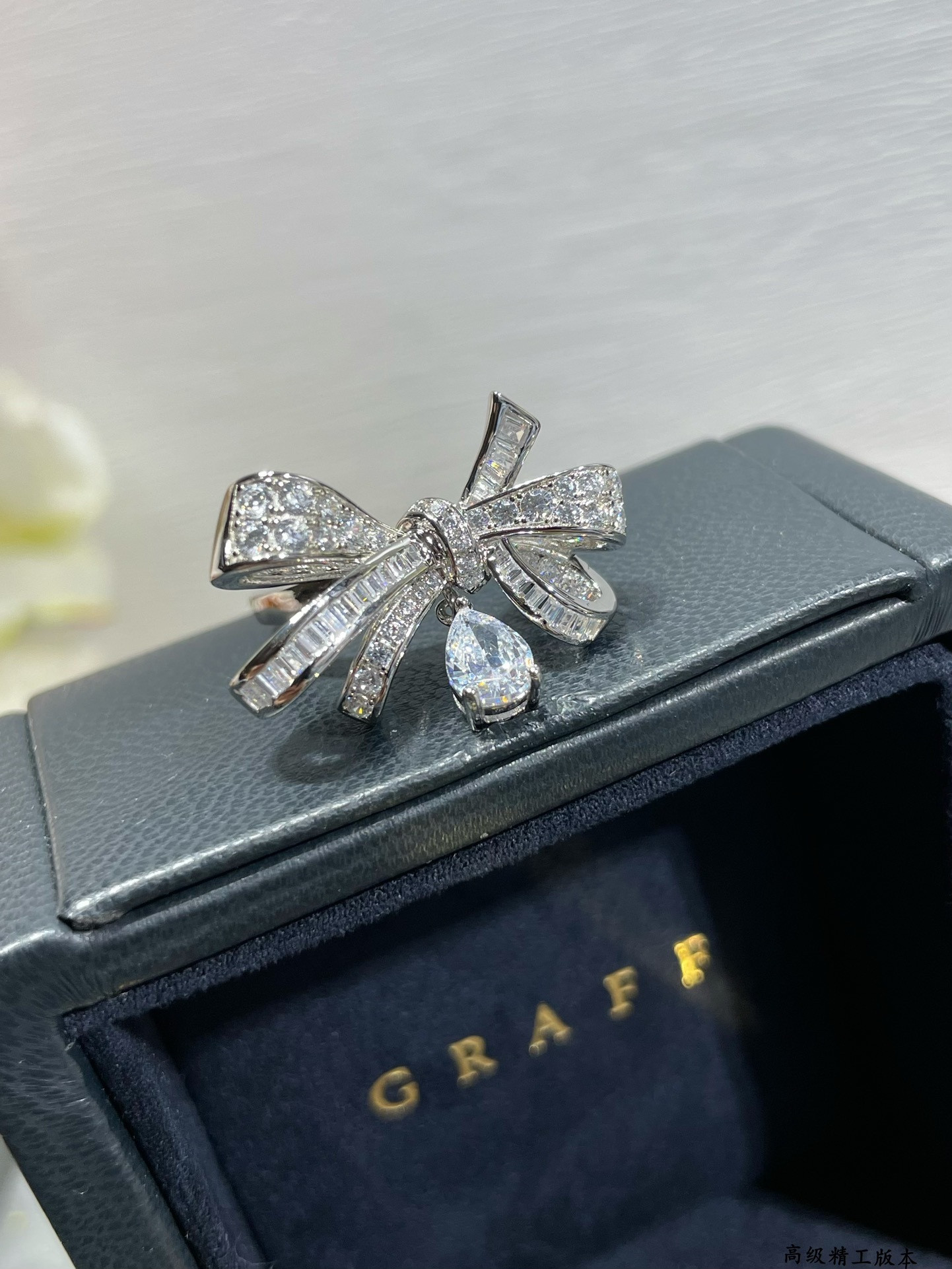 Graff Bowknot Ring with Rhinestones Ag925