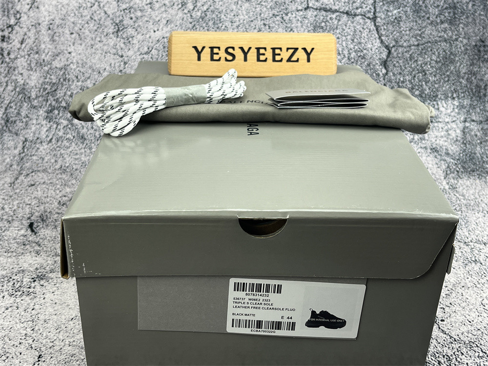 UA TRIPLE S SNEAKER SILVER BLACK