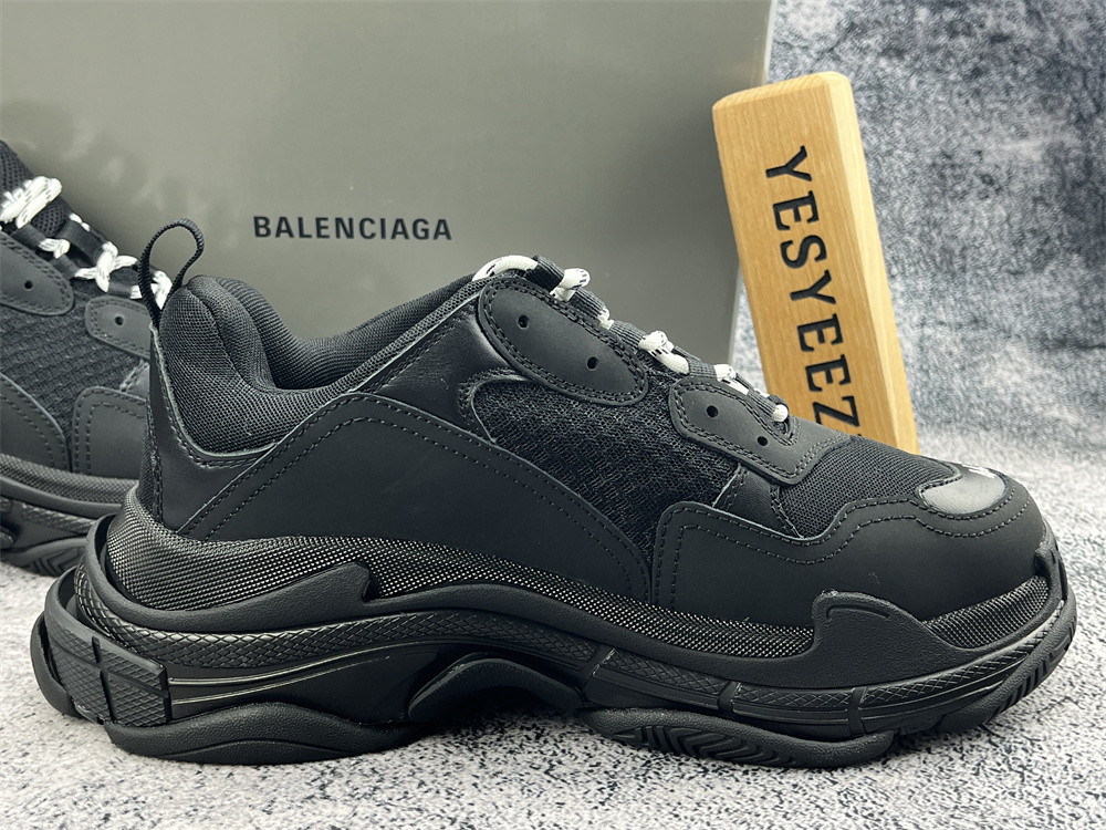UA TRIPLE S SNEAKER SILVER BLACK