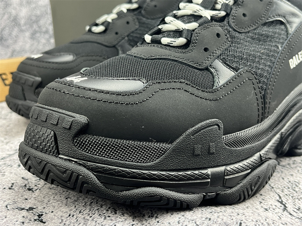 UA TRIPLE S SNEAKER SILVER BLACK