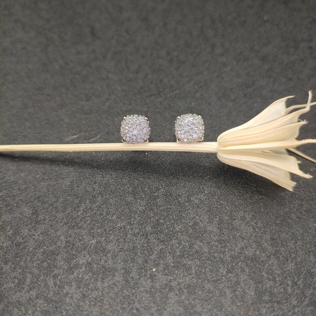 dau1d Yvrm*n 9mm four claws full of d1am0nds earrings