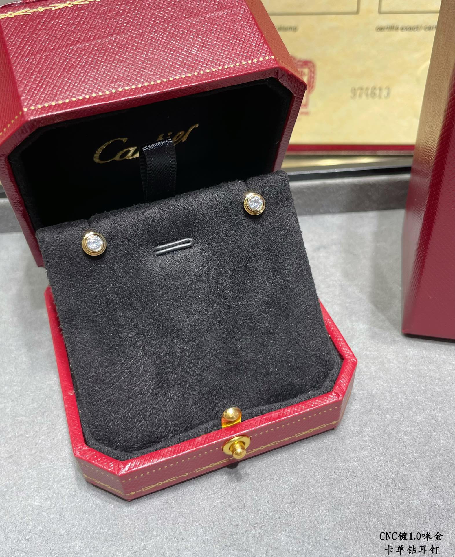 Ca*t1er Single D1am0nd stud Earrings
