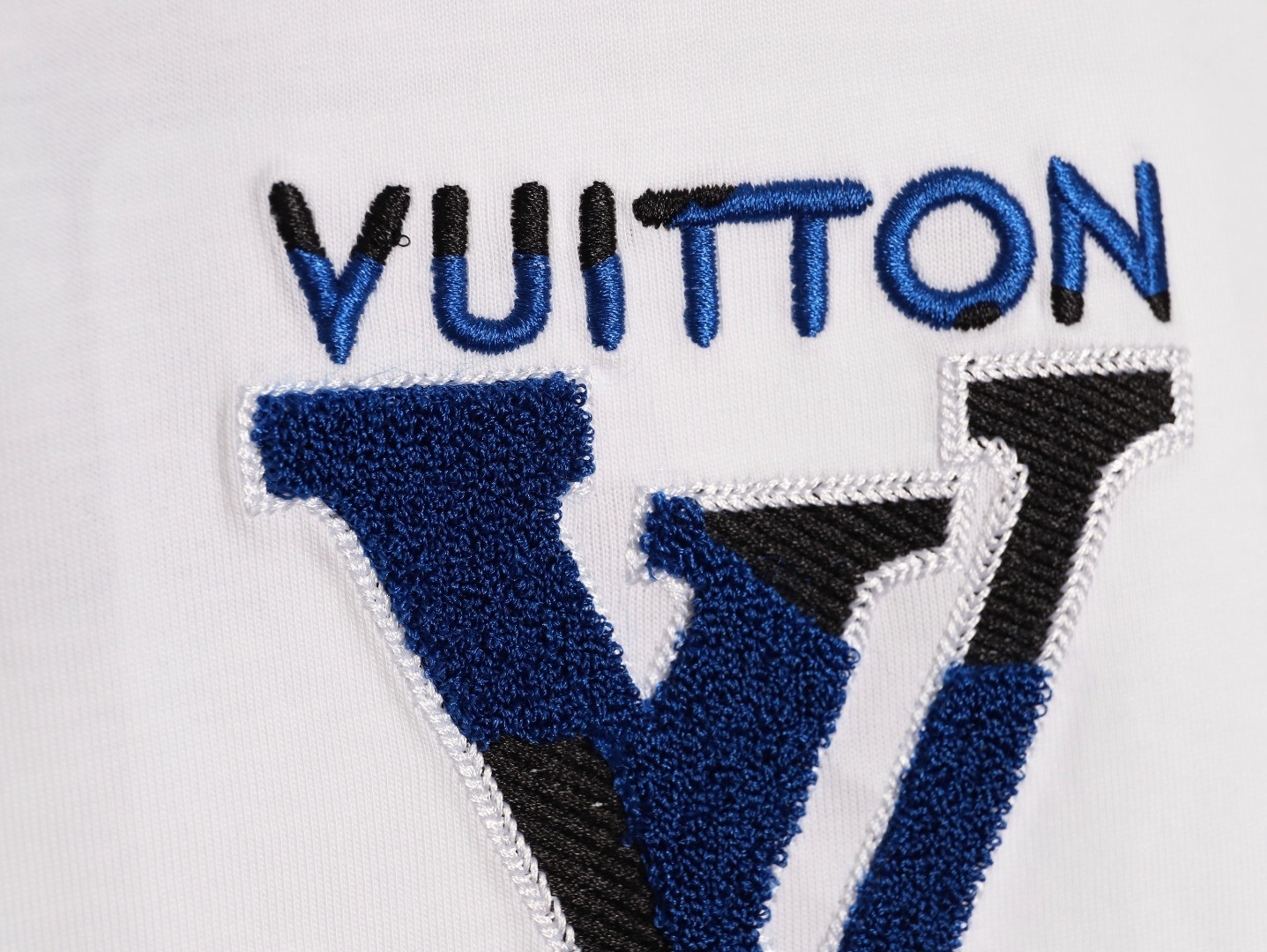 L0vis Vvtt0n Long-sleeved T-shirt